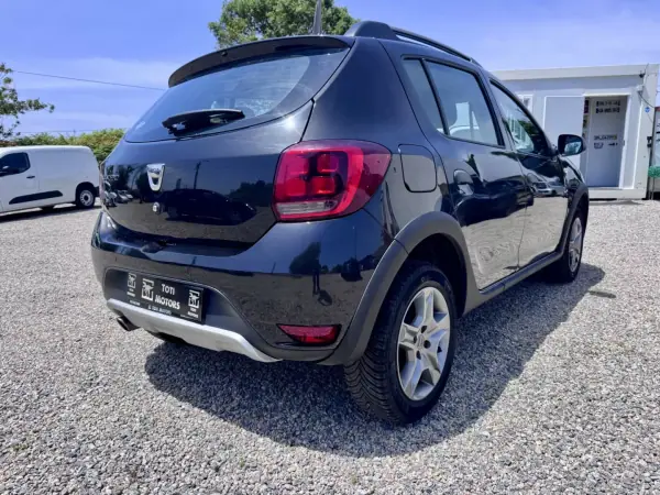 Dacia Sandero 2017 - 11500 EUR, 125170 km - AUTO.MOTO.pt - 125170km - foto 22 de 24