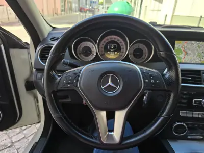 Mercedes-Benz C 250 2011 - 9999 EUR, 353413 km - AUTO.MOTO.pt - 353413km - foto 16 de 24