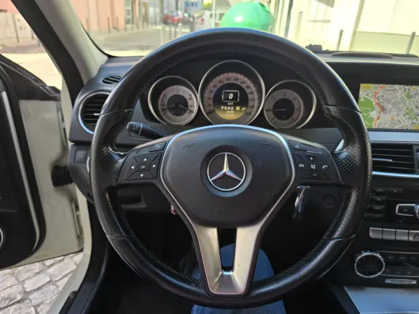Mercedes-Benz C 250 2011 - 9999 EUR, 353413 km - AUTO.MOTO.pt - 353413km - foto 16 de 24