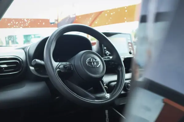 Toyota Yaris 2021 - 15950 EUR, 74620 km - AUTO.MOTO.pt - 74620km - foto 13 de 17