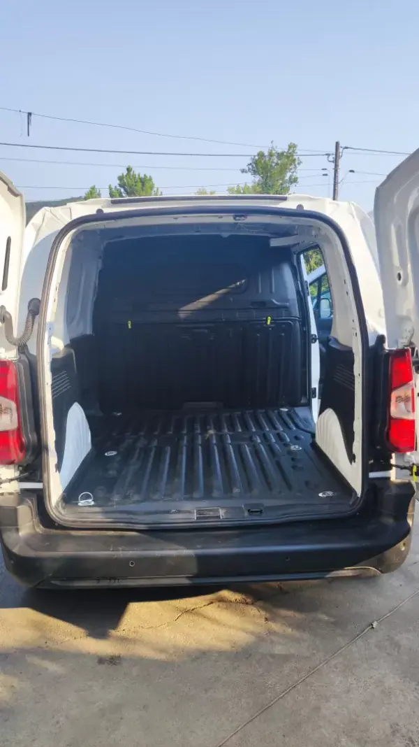 Opel Combo 2020 - 12978 EUR, 149789 km - AUTO.MOTO.pt - 149789km - foto 11 de 17