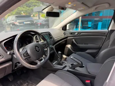 Renault Mégane 2018 - 15500 EUR, 146000 km - AUTO.MOTO.pt - 146000km - foto 7 de 11