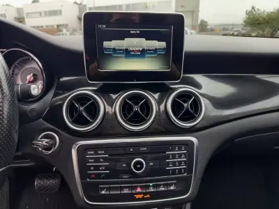 Mercedes-Benz CLA 220 2015 - 18990 EUR, 188000 km - AUTO.MOTO.pt - 188000km - foto 18 de 21