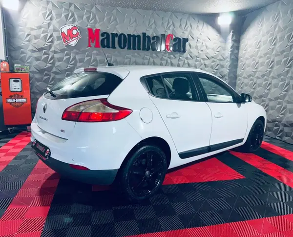 Renault Mégane 2012 - 10990 EUR, 243460 km - AUTO.MOTO.pt - 243460km - foto 2 de 21