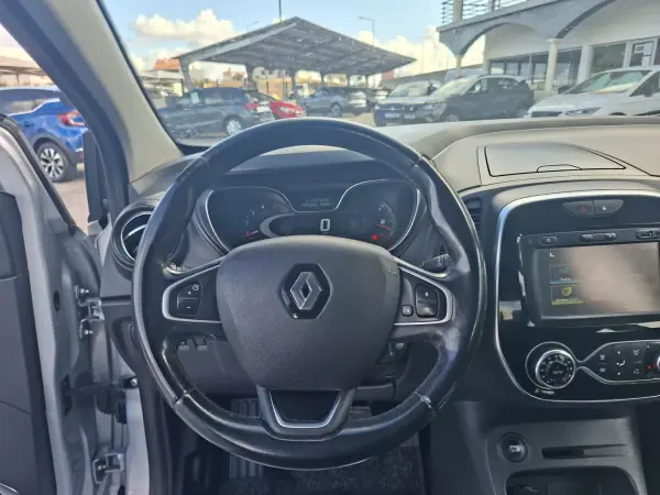 Renault Captur 2018 - 13500 EUR, 113500 km - AUTO.MOTO.pt - 113500km - foto 15 de 29