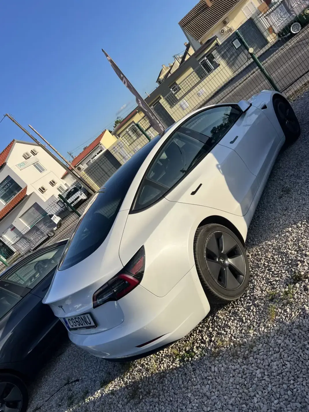 Tesla Model 3 2021 - 23999 EUR, 92500 km - AUTO.MOTO.pt - 92500km - foto 3 de 7