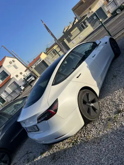 Tesla Model 3 2021 - 23999 EUR, 92500 km - AUTO.MOTO.pt - 92500km - foto 3 de 7