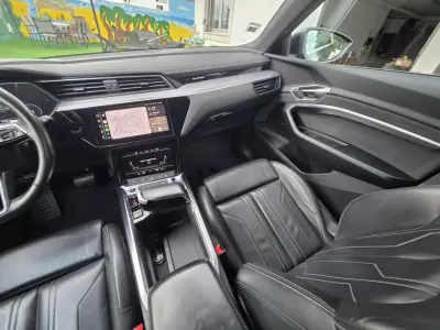 Audi e-tron 2022 - 31750 EUR, 115000 km - AUTO.MOTO.pt - 115000km - foto 46 de 73