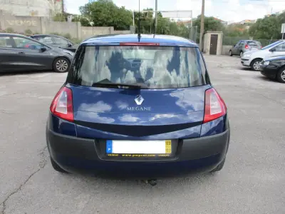 Renault Mégane 2003 - 3500 EUR, 209000 km - AUTO.MOTO.pt - 209000km - foto 7 de 8