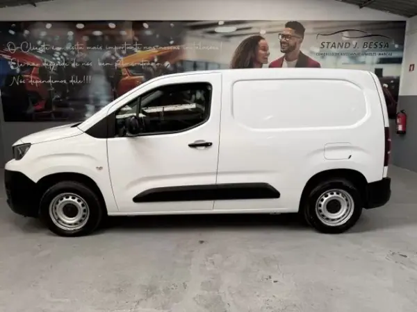 Peugeot Partner 2021 - 12250 EUR, 137000 km - AUTO.MOTO.pt - 137000km - foto 5 de 13