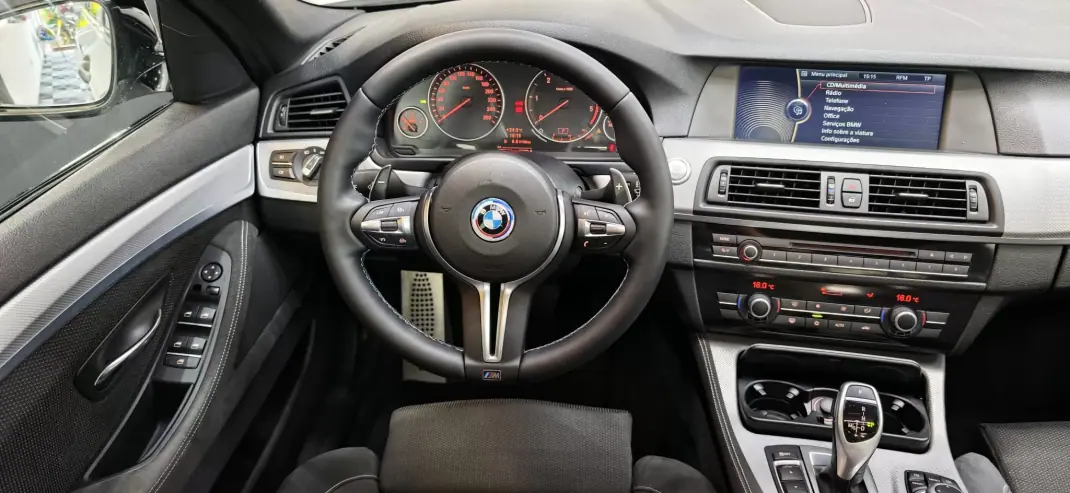 BMW 520 2011 - 19990 EUR, 157000 km - AUTO.MOTO.pt - 157000km - foto 23 de 37