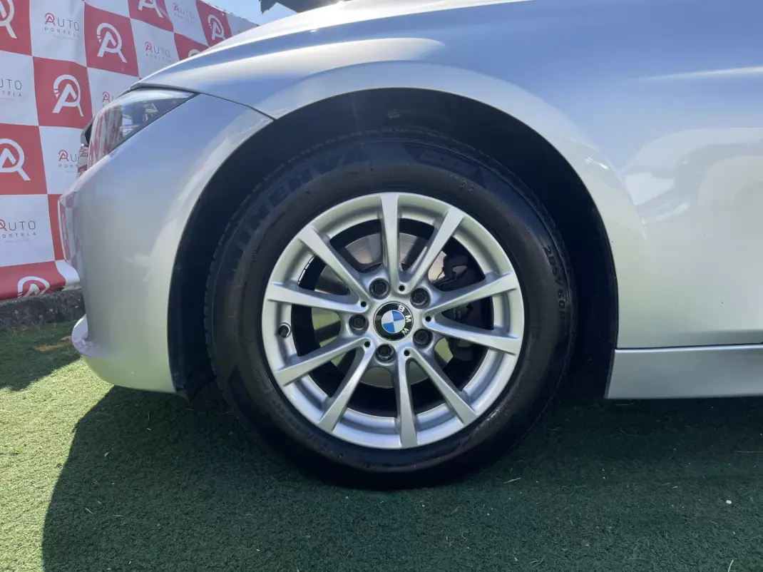 BMW 318 2014 - 15990 EUR, 203500 km - AUTO.MOTO.pt - 203500km - foto 7 de 19