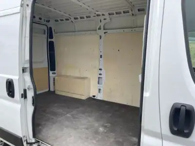 Peugeot Boxer 2.0BlueHDi L2H2 Premium 2019 - 18990 EUR, 232250 km - AUTO.MOTO.pt - 232250km - foto 16 de 17