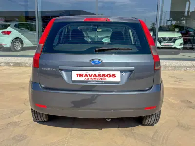 Ford Fiesta 2004 - 2000 EUR, 1 km - 1km - foto 5 de 10
