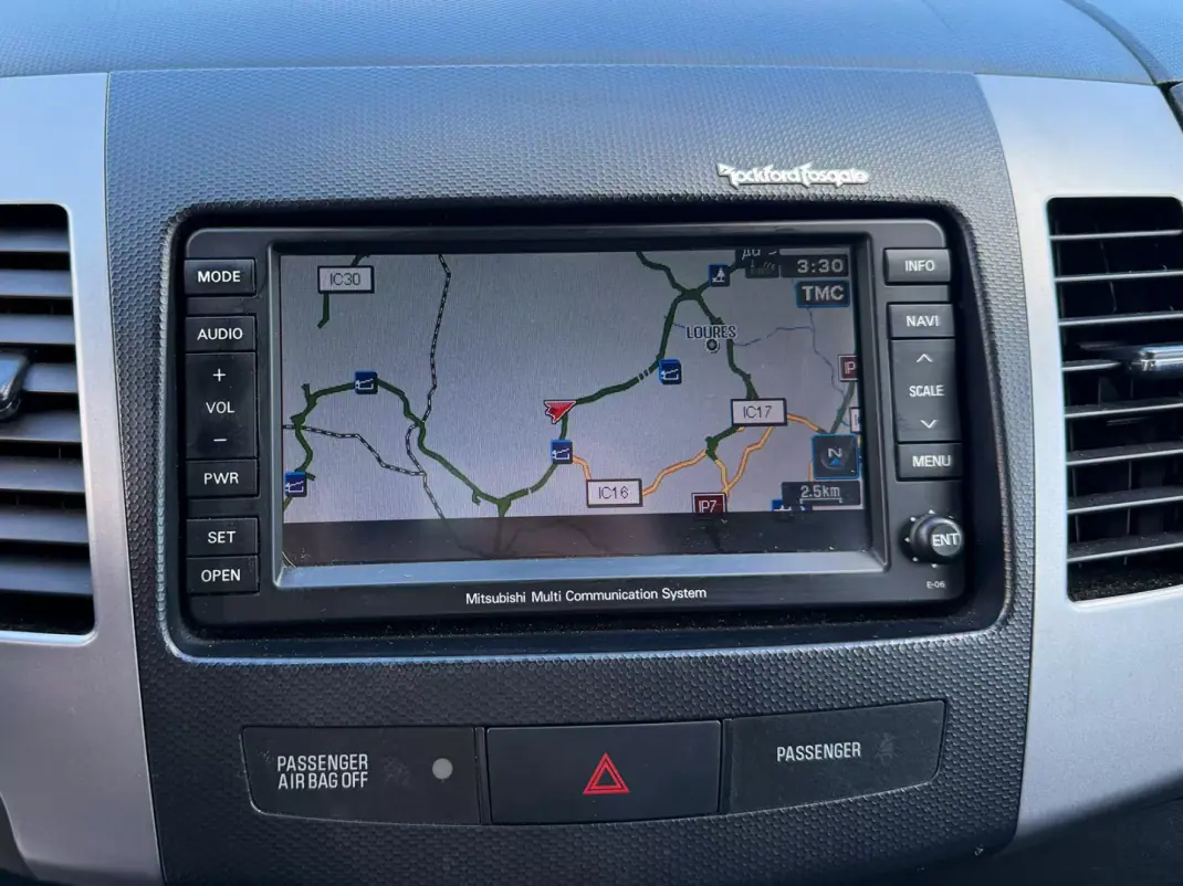 Mitsubishi Outlander 2012 - 12900 EUR, 176000 km - AUTO.MOTO.pt - 176000km - foto 12 de 18