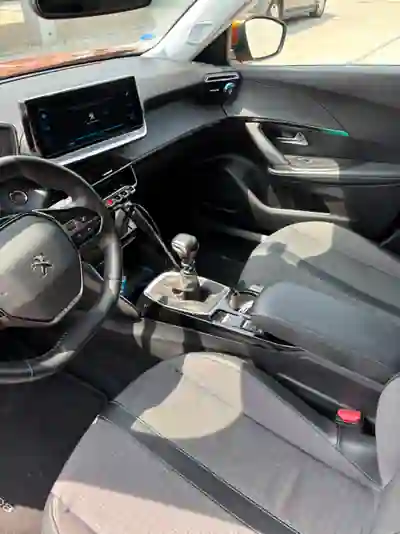 Peugeot 2008 2021 - 14200 EUR, 67000 km - AUTO.MOTO.pt - 67000km - foto 9 de 11