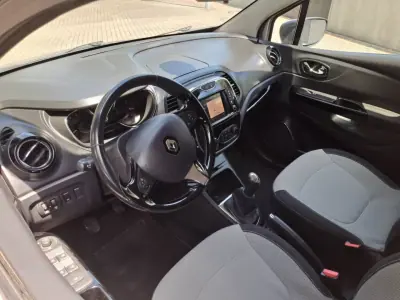 Renault Captur 2015 - 12500 EUR, 154000 km - AUTO.MOTO.pt - 154000km - foto 9 de 14