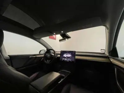 Tesla Model Y 2023 - 35450 EUR, 75000 km - AUTO.MOTO.pt - 75000km - foto 3 de 39