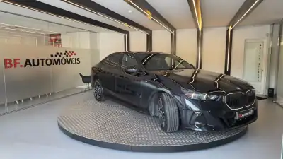 BMW 530e 2024 - 58900 EUR, 81874 km - AUTO.MOTO.pt - 81874km - foto 10 de 60