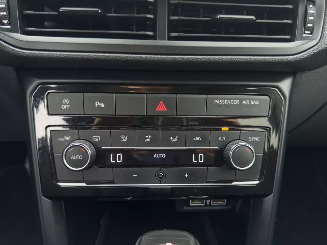 Volkswagen T-Cross 2019 - 17990 EUR, 105000 km - 105000km - foto 26 de 39