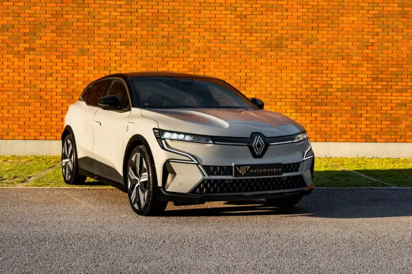 Renault Mégane E-Tech EV60 Iconic 2023 Elétrico — 96 400 km · Porto Renault Mégane E-Tech 2023