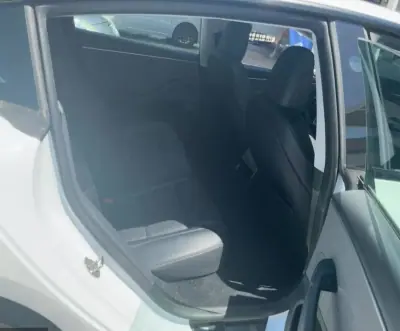 Tesla Model 3 2023 - 34900 EUR, 55778 km - AUTO.MOTO.pt - 55778km - foto 4 de 8