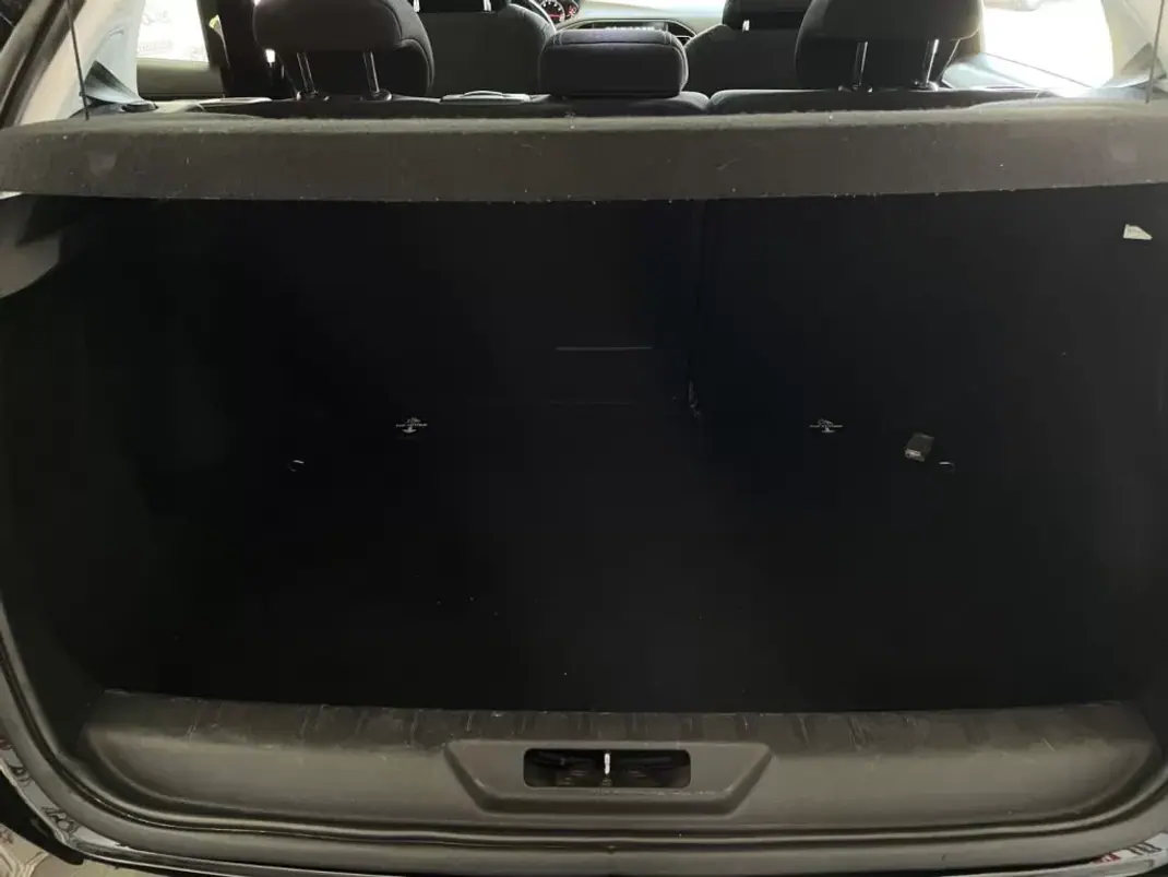 Peugeot 308 2015 - 12500 EUR, 144858 km - AUTO.MOTO.pt - 144858km - foto 70 de 73