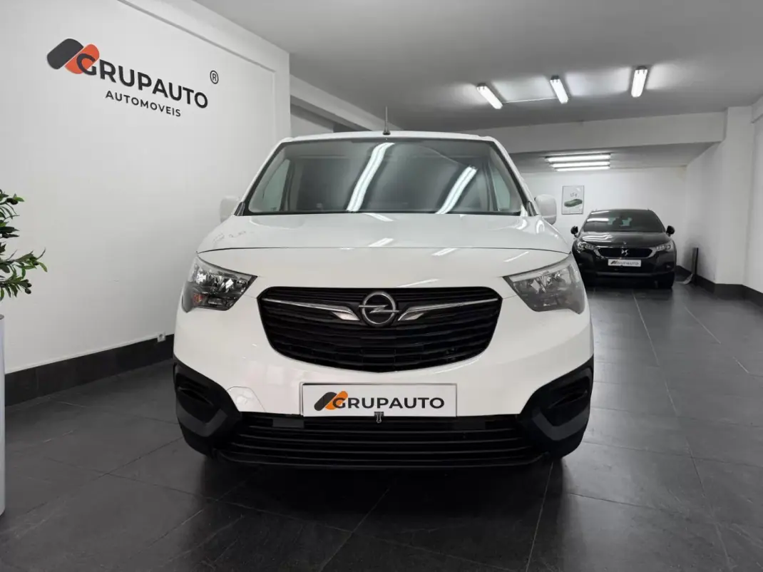Opel COMBO 2019 - 12990 EUR, 104000 km - 104000km - foto 2 de 27