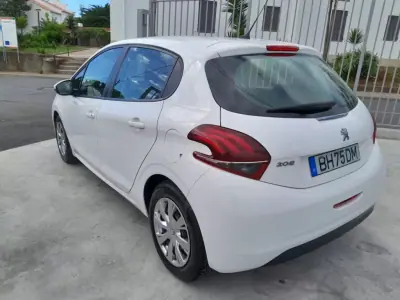 Peugeot 208 2019 - 13900 EUR, 89145 km - AUTO.MOTO.pt - 89145km - foto 11 de 11