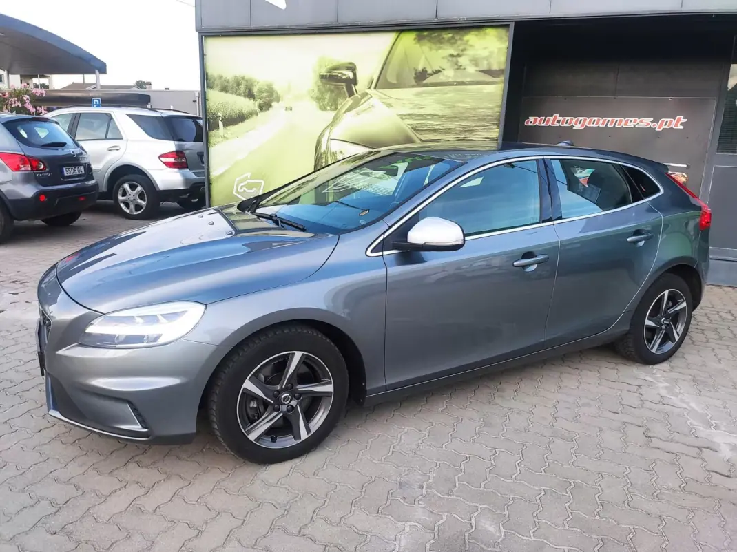 Volvo V40 2018 - 17500 EUR, 185000 km - AUTO.MOTO.pt - 185000km - foto 9 de 28