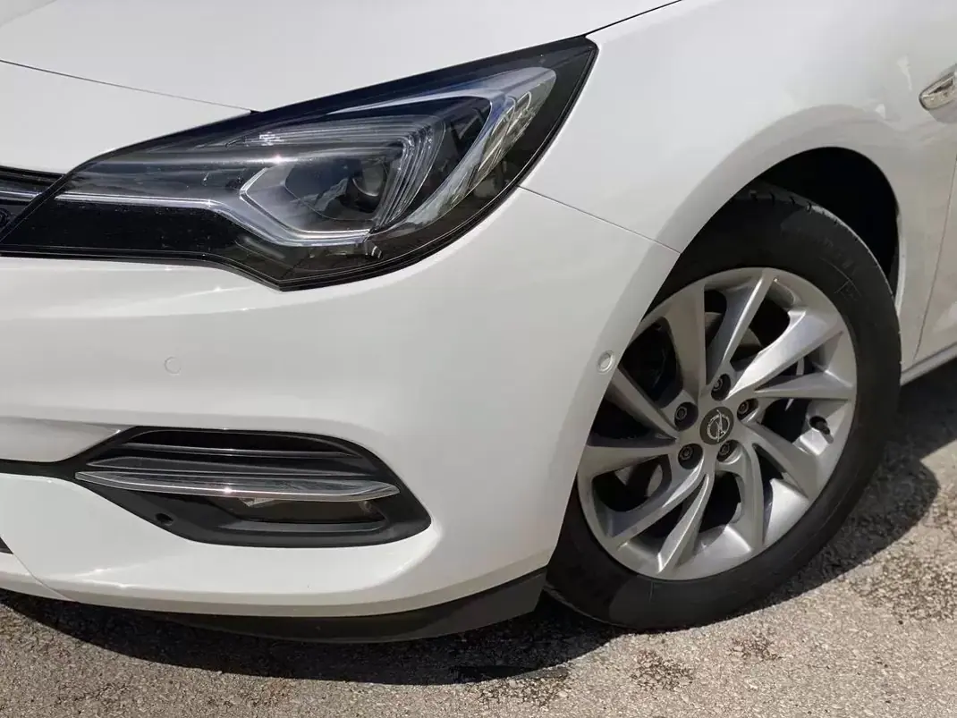 Opel Astra Sports Tourer 2020 - 17500 EUR, 134000 km - AUTO.MOTO.pt - 134000km - foto 5 de 30