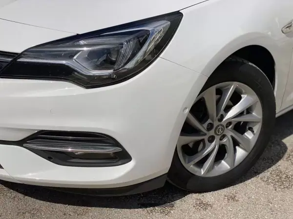 Opel Astra Sports Tourer 2020 - 15990 EUR, 134000 km - AUTO.MOTO.pt - 134000km - foto 5 de 30