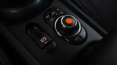 MINI Clubman 2019 - 14800 EUR, 267000 km - AUTO.MOTO.pt - 267000km - foto 16 de 23