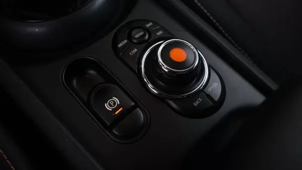 MINI Clubman 2019 - 14800 EUR, 267000 km - AUTO.MOTO.pt - 267000km - foto 16 de 23