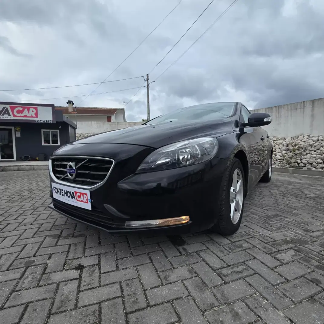 Volvo V40 2016 - 14500 EUR, 118000 km - AUTO.MOTO.pt - 118000km - foto 18 de 18
