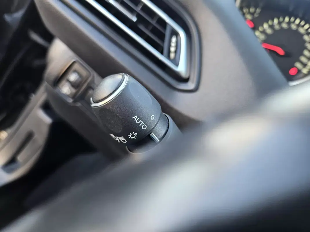 Peugeot 308 SW 2019 - 13800 EUR, 77780 km - AUTO.MOTO.pt - 77780km - foto 44 de 44