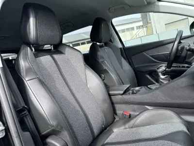 Peugeot 3008 2019 - 17900 EUR, 180000 km - AUTO.MOTO.pt - 180000km - foto 58 de 62