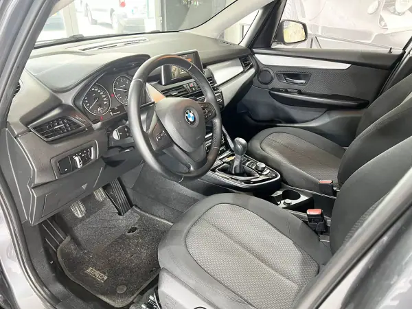 BMW 214 Active Tourer 2017 - 15600 EUR, 98526 km - AUTO.MOTO.pt - 98526km - foto 6 de 21
