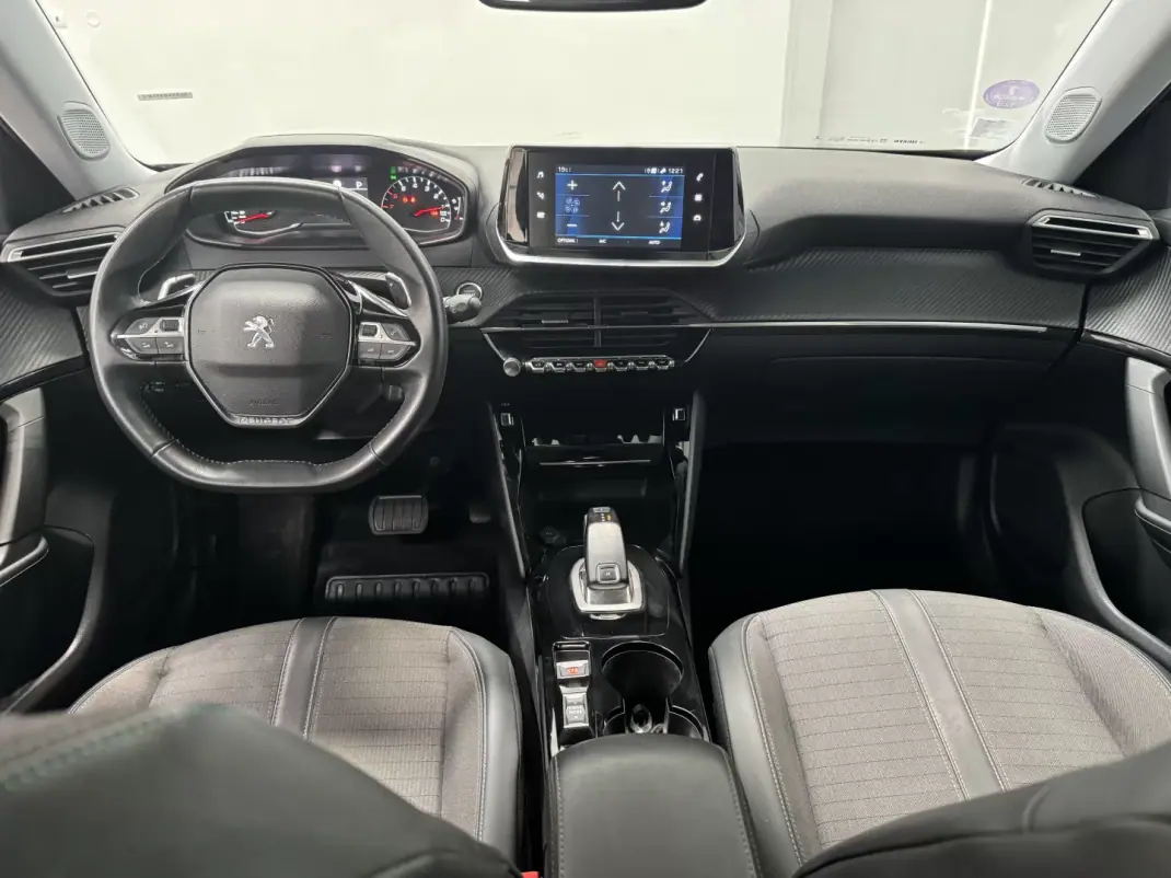 Peugeot 2008 2021 - 17990 EUR, 99900 km - AUTO.MOTO.pt - 99900km - foto 6 de 12