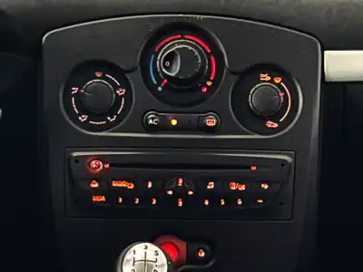 Renault Clio Break 2012 - 6500 EUR, 190800 km - AUTO.MOTO.pt - 190800km - foto 32 de 34
