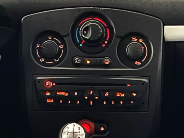 Renault Clio Break 2012 - 6500 EUR, 190800 km - AUTO.MOTO.pt - 190800km - foto 32 de 34