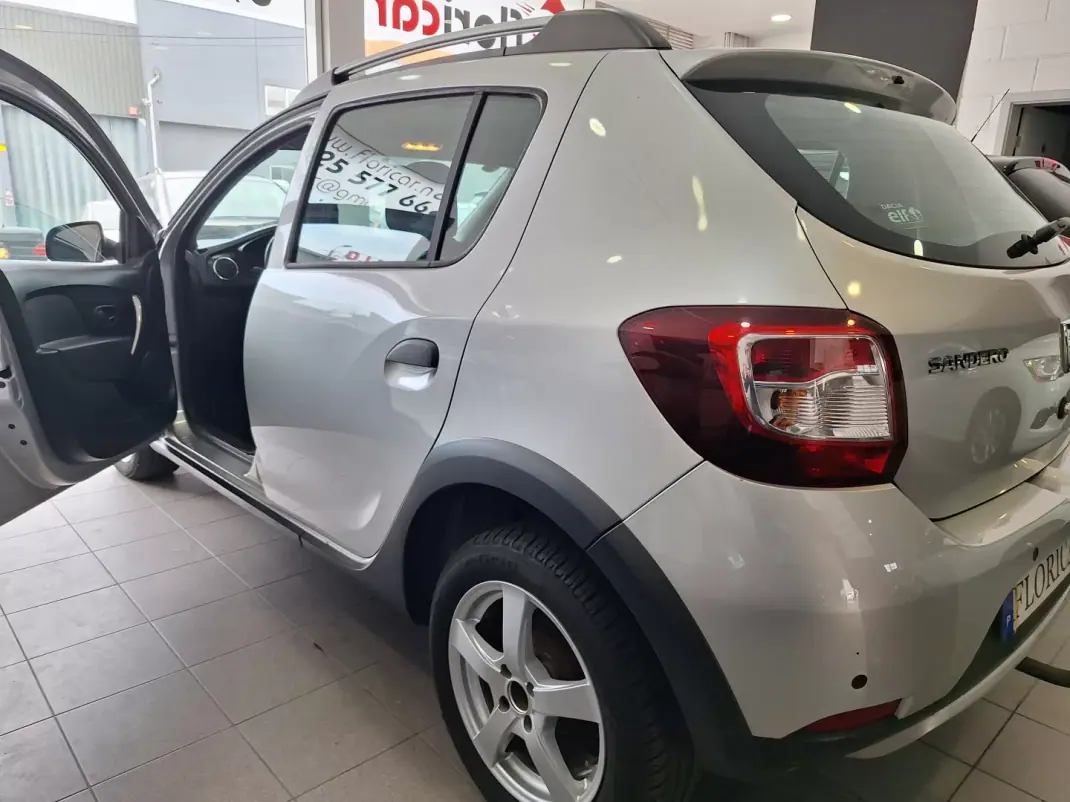 Dacia Sandero 2014 - 8490 EUR, 57546 km - AUTO.MOTO.pt - 57546km - foto 6 de 15