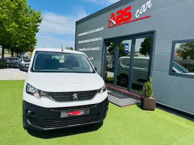 BERLINGO 1.6hdi 3L AUTOMATICA 2019 - 15000 EUR, 149000 km - AUTO.MOTO.pt - 149000km - foto 4 de 17