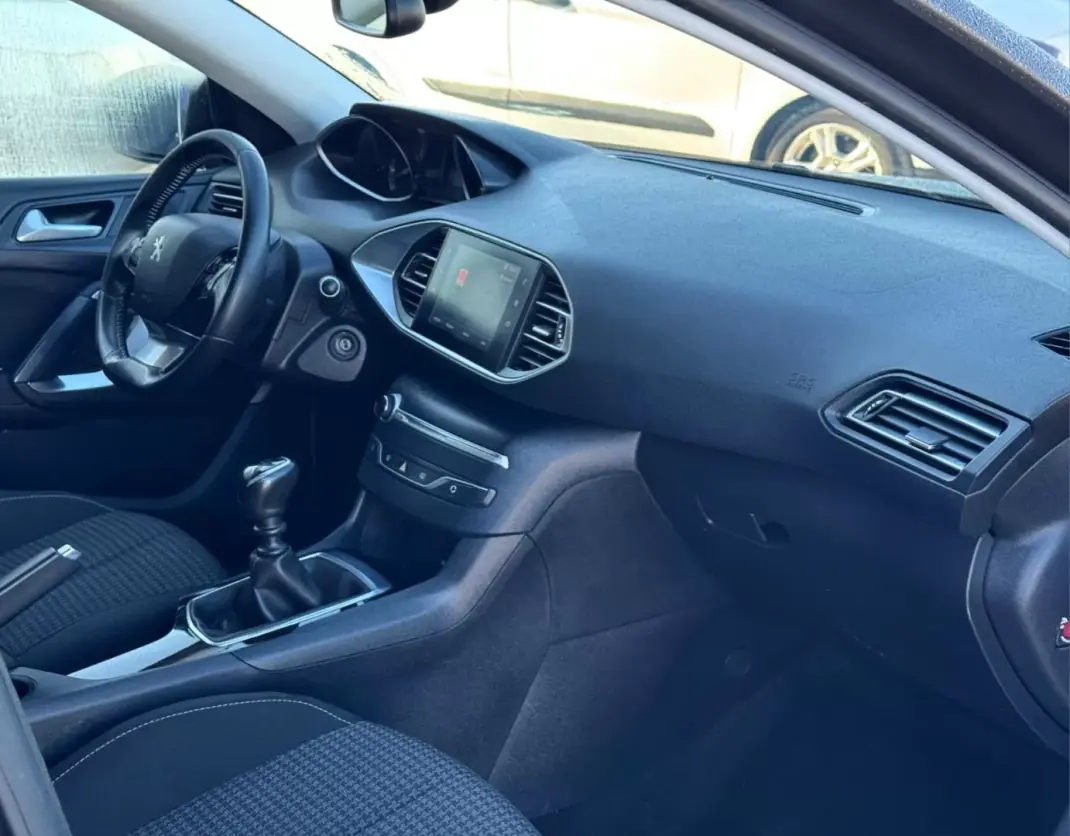 Peugeot 308 2019 - 8450 EUR, 200815 km - AUTO.MOTO.pt - 200815km - foto 11 de 17