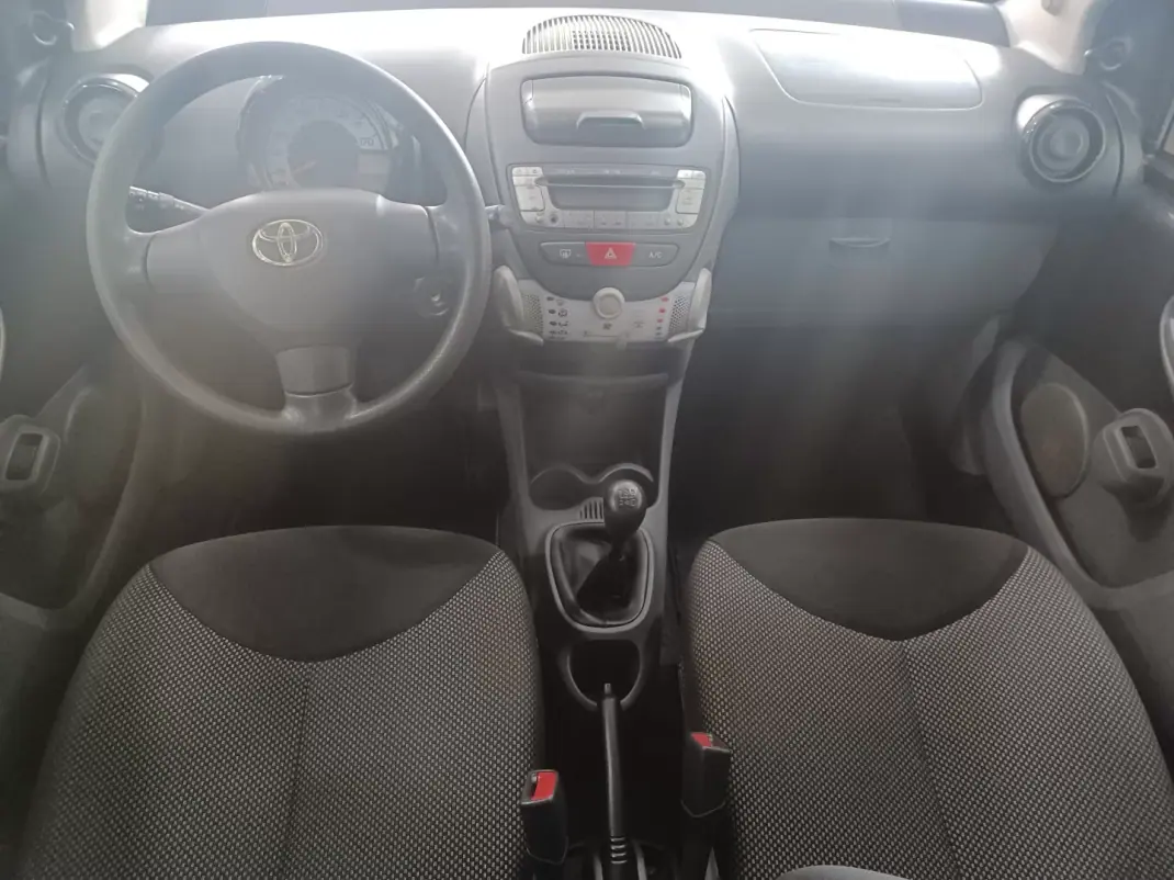 Toyota Aygo 2011 - 6790 EUR, 110561 km - AUTO.MOTO.pt - 110561km - foto 13 de 33