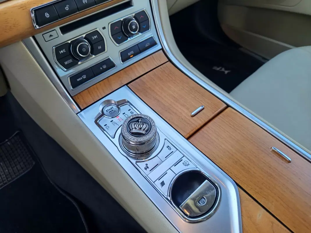 Jaguar XF 2014 - 13990 EUR, 192200 km - AUTO.MOTO.pt - 192200km - foto 18 de 18