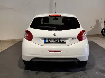Peugeot 208 2015 - 7900 EUR, 124360 km - foto 6 de 22