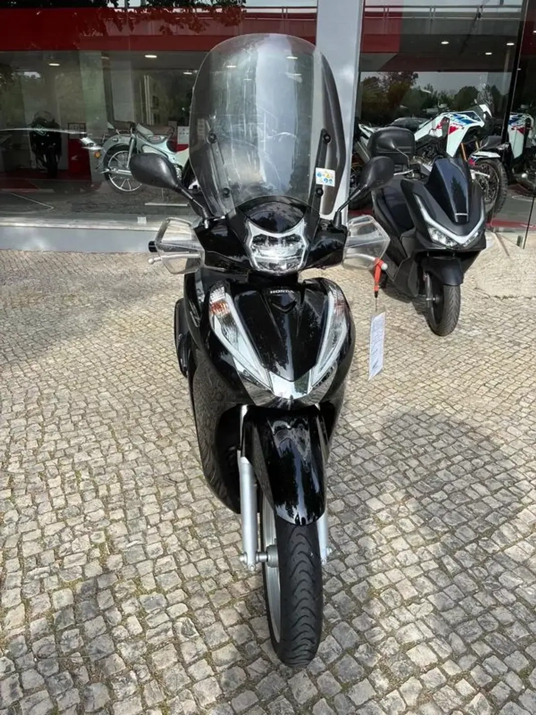 Honda SH 150i 2018 - 2950 EUR, 52726 km - AUTO.MOTO.pt - 52726km - foto 4 de 16