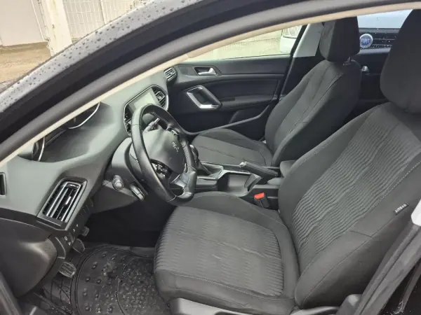 Peugeot 308 SW 2016 - 9500 EUR, 276600 km - AUTO.MOTO.pt - 276600km - foto 7 de 12