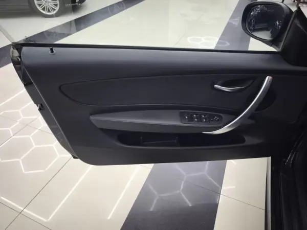BMW 118 2012 - 13950 EUR, 239213 km - AUTO.MOTO.pt - 239213km - foto 22 de 39